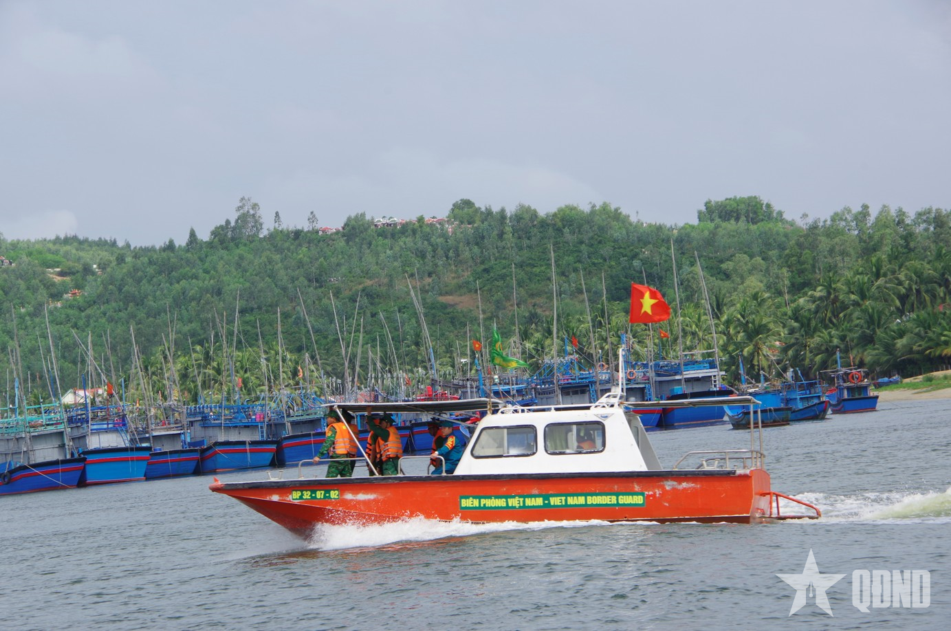 Bộ đội Biên phòng tỉnh Bình Định xử phạt 10 tàu cá vi phạm các quy định trong lĩnh vực thủy sản